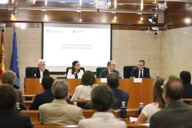 Mesa inaugural de la jornada sobre DRE en las Cortes de Castilla la Mancha con el presidente Pablo Bellido. 