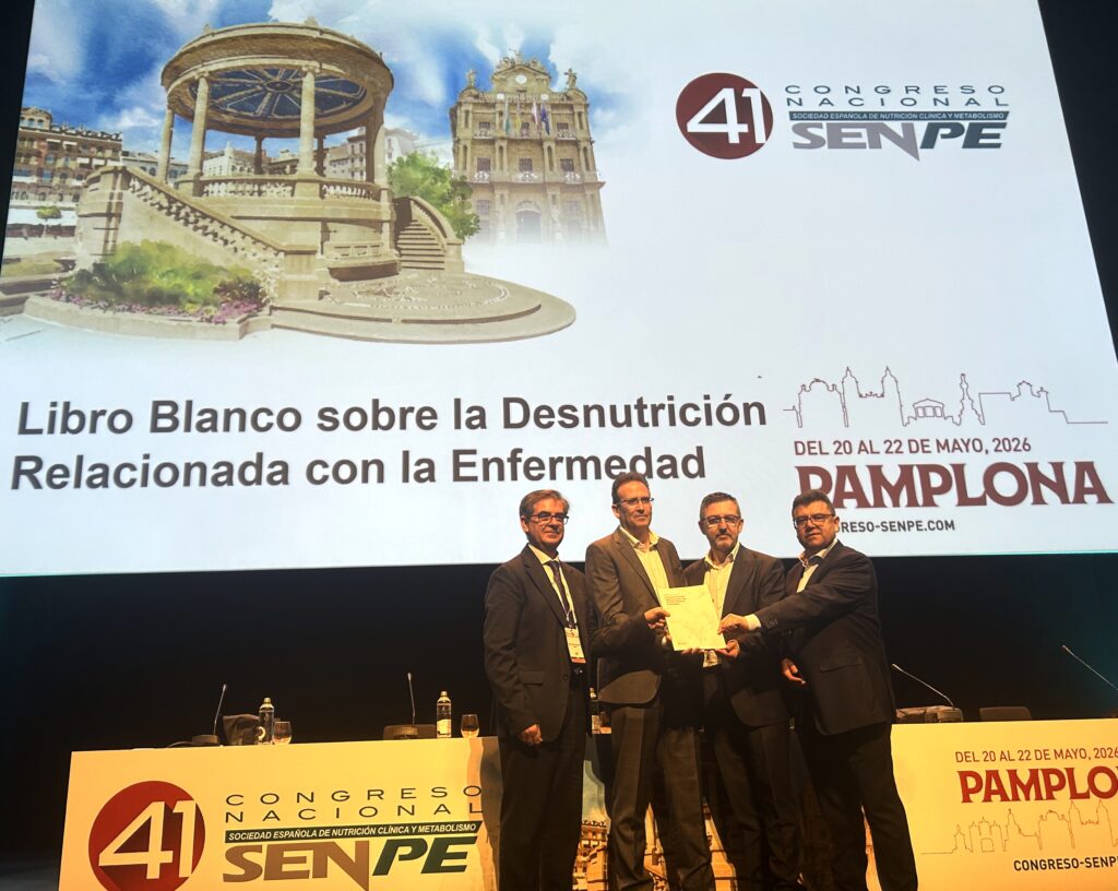 Presentación del Libro Blanco de la DRE con Miguel Ángel Martínez Olmos, presidente de SENPE; Antonio López, director general de Salud del Gobierno de Navarra; ; y Esteban Lifschitz, director científico de Hiris Care. (2)